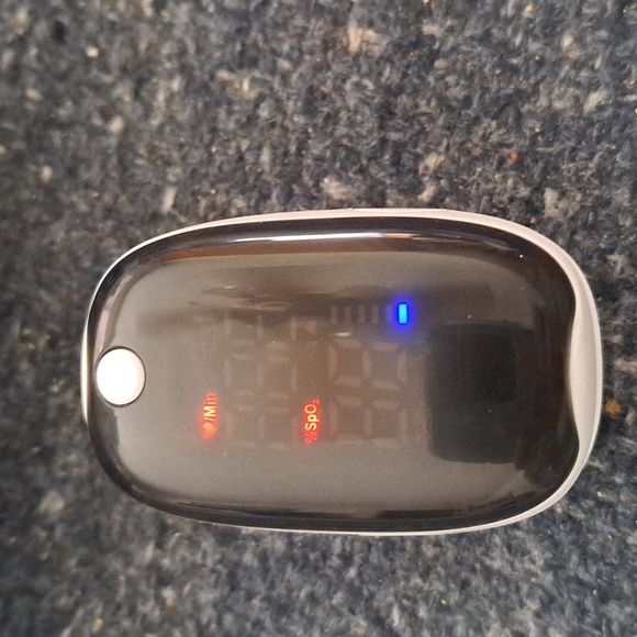 Fingertip Pulse Oximeter NEW in Box Non Invasive Laser Blood Oxygen Meter - Picture 2 of 4